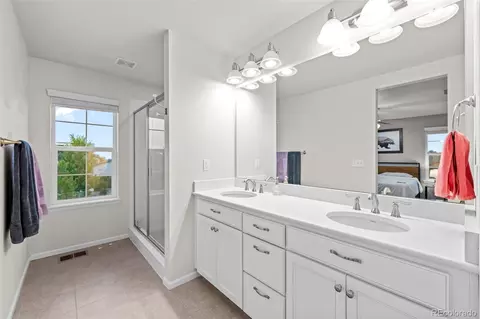 Bath - 22250 E Mansfield Pl, Aurora, CO 80018 photo 2 of 4