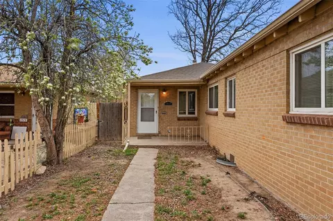 1717 Clinton St, Aurora, CO 80010