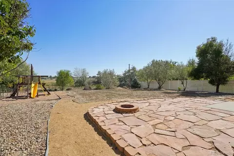 Exterior - 9806 Roadrunner Ave, Longmont, CO 80504 photo 4 of 6