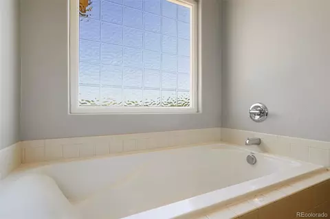 Bath - 9806 Roadrunner Ave, Longmont, CO 80504 photo 4 of 5