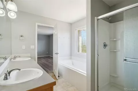 Bath - 9806 Roadrunner Ave, Longmont, CO 80504 photo 3 of 5