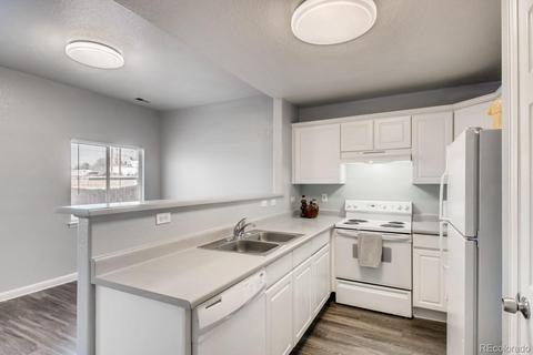 2212 Devonshire Ct, Thornton, CO 80229 photo 4