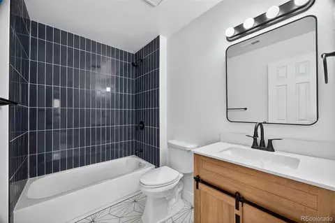 Bath - 4831 White Rock Cir #H, Boulder, CO 80301 photo 1 of 1