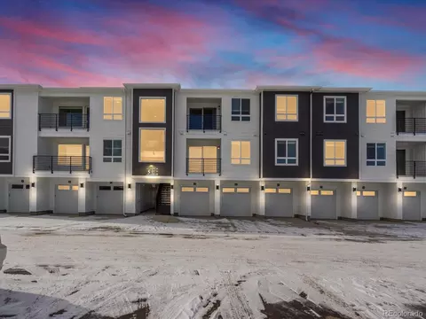 6153 N Ceylon St #201, Denver, CO 80249