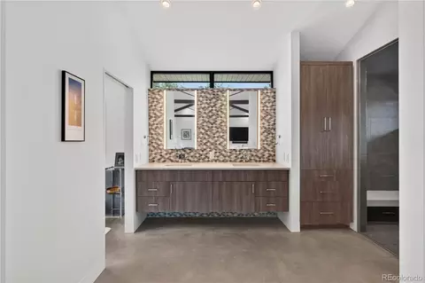 Bath - 863 Circle Dr, Boulder, CO 80302 photo 2 of 7