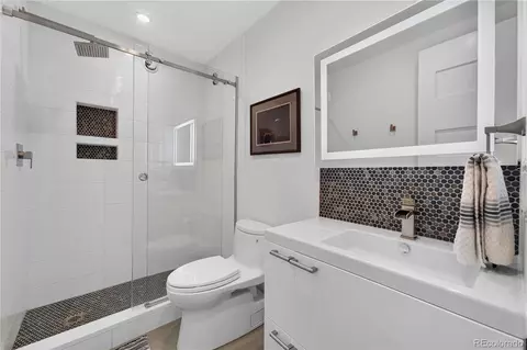 Bath - 863 Circle Dr, Boulder, CO 80302 photo 7 of 7