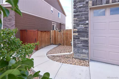 Exterior - 23593 E Chenango Pl, Aurora, CO 80016 photo 5 of 9