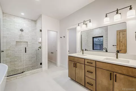 Bath - 680 Lone Eagle Dr, Granby, CO 80446 photo 1 of 4