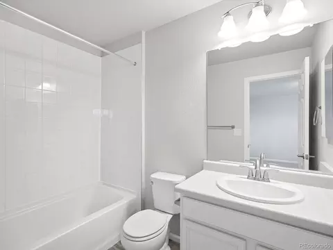 Bath - 16035 Elk Pl, Denver, CO 80239 photo 2 of 4