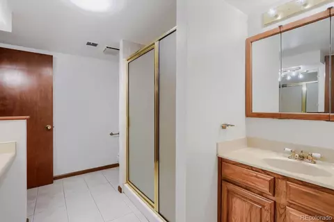 Bath - 4927 S Eagle Cir, Aurora, CO 80015 photo 5 of 5