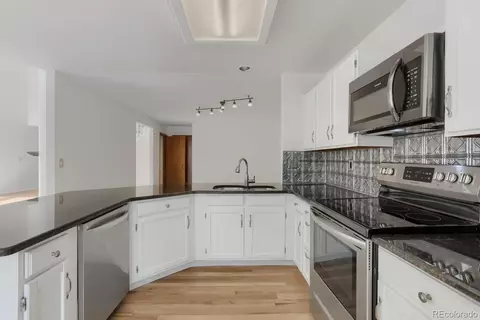 Kitchen - 4927 S Eagle Cir, Aurora, CO 80015 photo 2 of 3