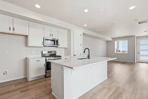 Kitchen - 24431 E 41st Ave, Aurora, CO 80019 photo 2 of 5