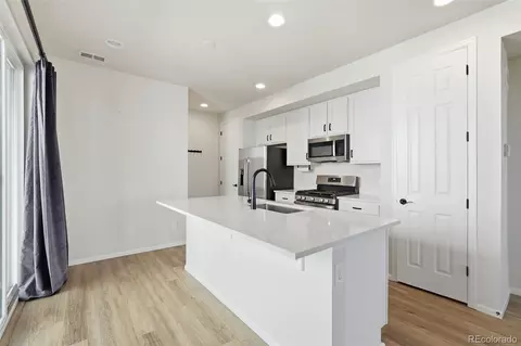 Kitchen - 24431 E 41st Ave, Aurora, CO 80019 photo 4 of 5