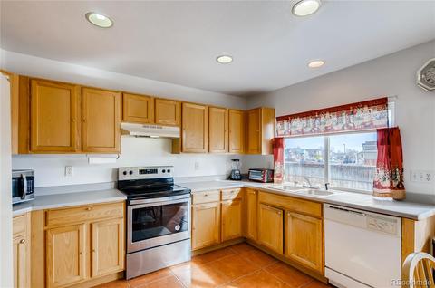 4814 Deephaven Ct, Denver, CO 80239 photo 2