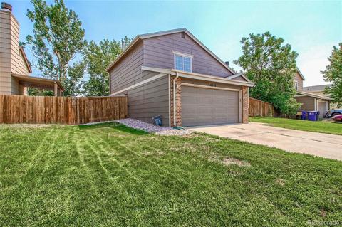 4584 Sable St, Denver, CO 80239 photo 2