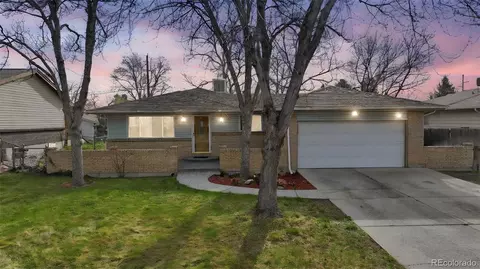 1042 S Holland Ct, Lakewood, CO 80226