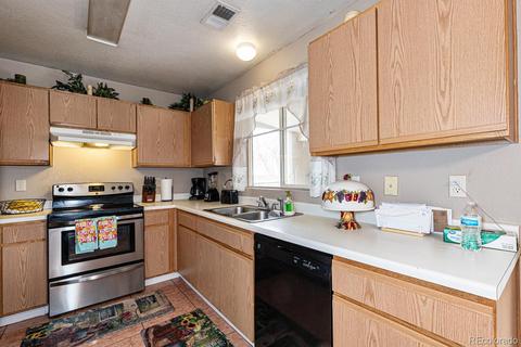 15616 E 51st Pl, Denver, CO 80239 photo 9