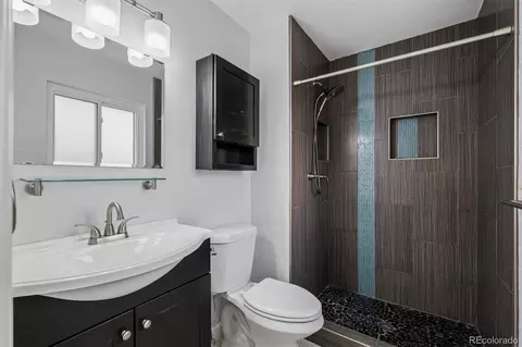 Bath - 12869 W 68th Ave, Arvada, CO 80004 photo 2 of 3