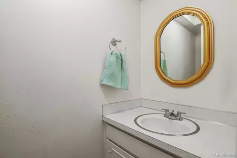 9091 E Oxford Dr, Denver, CO 80237 photo 9