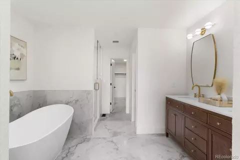 Bath - 8505 E Temple Dr #503, Denver, CO 80237 photo 2 of 7