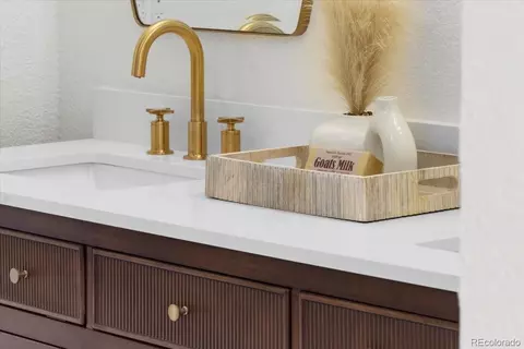 Bath - 8505 E Temple Dr #503, Denver, CO 80237 photo 3 of 7