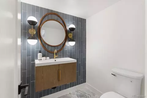 Bath - 8505 E Temple Dr #503, Denver, CO 80237 photo 1 of 7