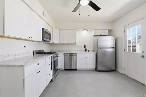 800 Vaughn St, Aurora, CO 80011