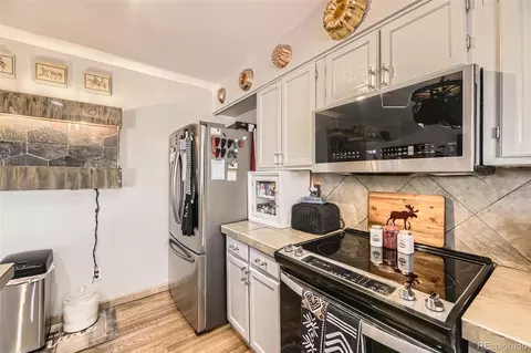 Kitchen - 4845 S Taft St, Morrison, CO 80465 photo 3 of 3