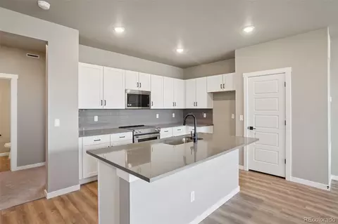 Kitchen - 24121 E 54th Pl, Aurora, CO 80019 photo 3 of 5