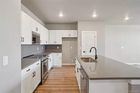 Kitchen - 24121 E 54th Pl, Aurora, CO 80019 photo 4 of 5