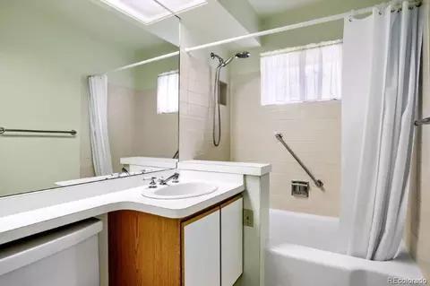 Bath - 2961 Lorraine Ct, Boulder, CO 80304 photo 2 of 2