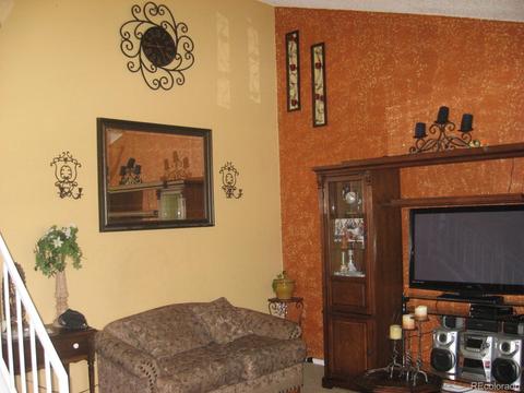 14752 Elk Pl, Denver, CO 80239 photo 2
