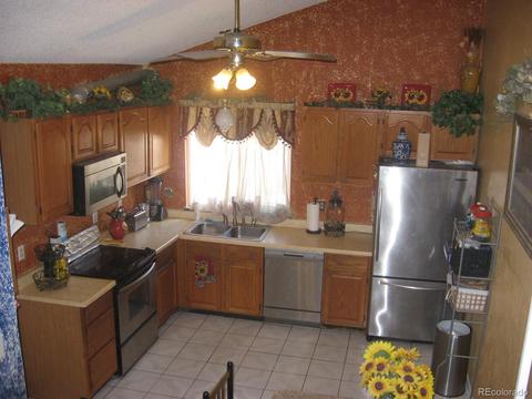 14752 Elk Pl, Denver, CO 80239 photo 4