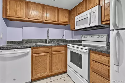 Kitchen - 10001 Evans Ave #83C, Aurora, CO 80247 photo 2 of 2