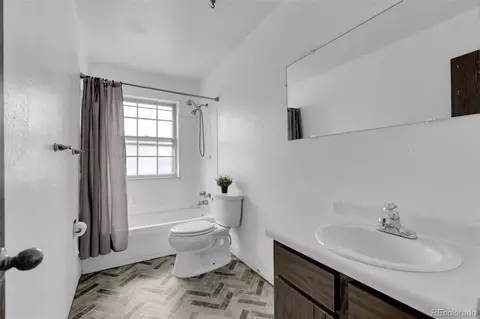 Bath - 16163 E 18th Pl, Aurora, CO 80011 photo 1 of 2