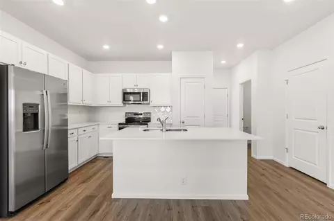 Kitchen - 24246 E 53rd Dr, Aurora, CO 80019 photo 2 of 4