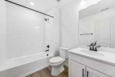 Bath - 25171 Evans Dr, Aurora, CO 80018 photo 2 of 2