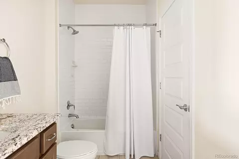 Bath - 5745 S Buchanan Ct #E, Aurora, CO 80016 photo 2 of 2