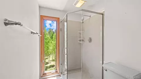 Bath - 506 Ridge Rd, Divide, CO 80814 photo 3 of 4
