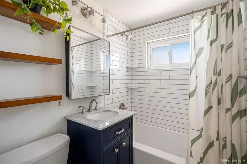 Bath - 6676 S Kit Carson St, Centennial, CO 80121 photo 2 of 3