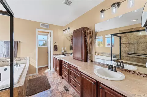 5574 N Killarney Ct, Denver, CO 80249 photo 10