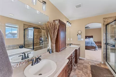 5574 N Killarney Ct, Denver, CO 80249 photo 9