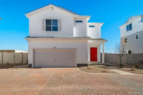 46541 Sunflower Ln, Bennett, CO 80102