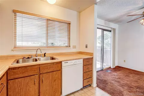 Kitchen - 16085 E Oxford Dr, Aurora, CO 80013 photo 2 of 2