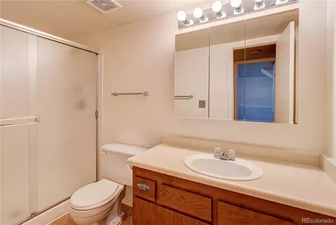 Bath - 16085 E Oxford Dr, Aurora, CO 80013 photo 2 of 2