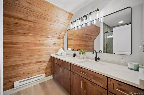 Bath - 6476 High Dr, Morrison, CO 80465 photo 2 of 5