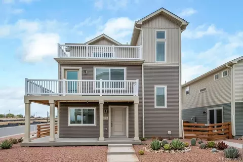 45060 Sunflower Ln, Bennett, CO 80102