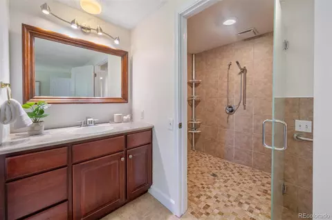 9021 E Amherst Dr #B, Denver, CO 80231 photo 16
