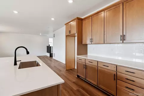 Kitchen - 25010 E 42nd Ave, Aurora, CO 80019 photo 3 of 4