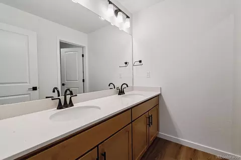 Bath - 25010 E 42nd Ave, Aurora, CO 80019 photo 4 of 5